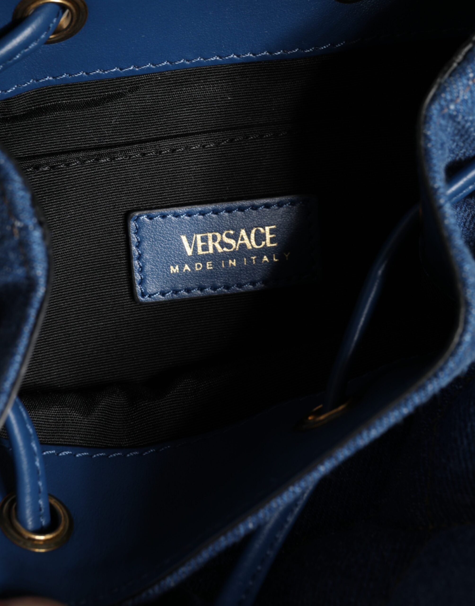 Versace Blue Quilted Denim Leather Crossbody Shoulder Bag - Luksuslaukut ja asusteet Versace - Tutustu YVES JAVANNI® 