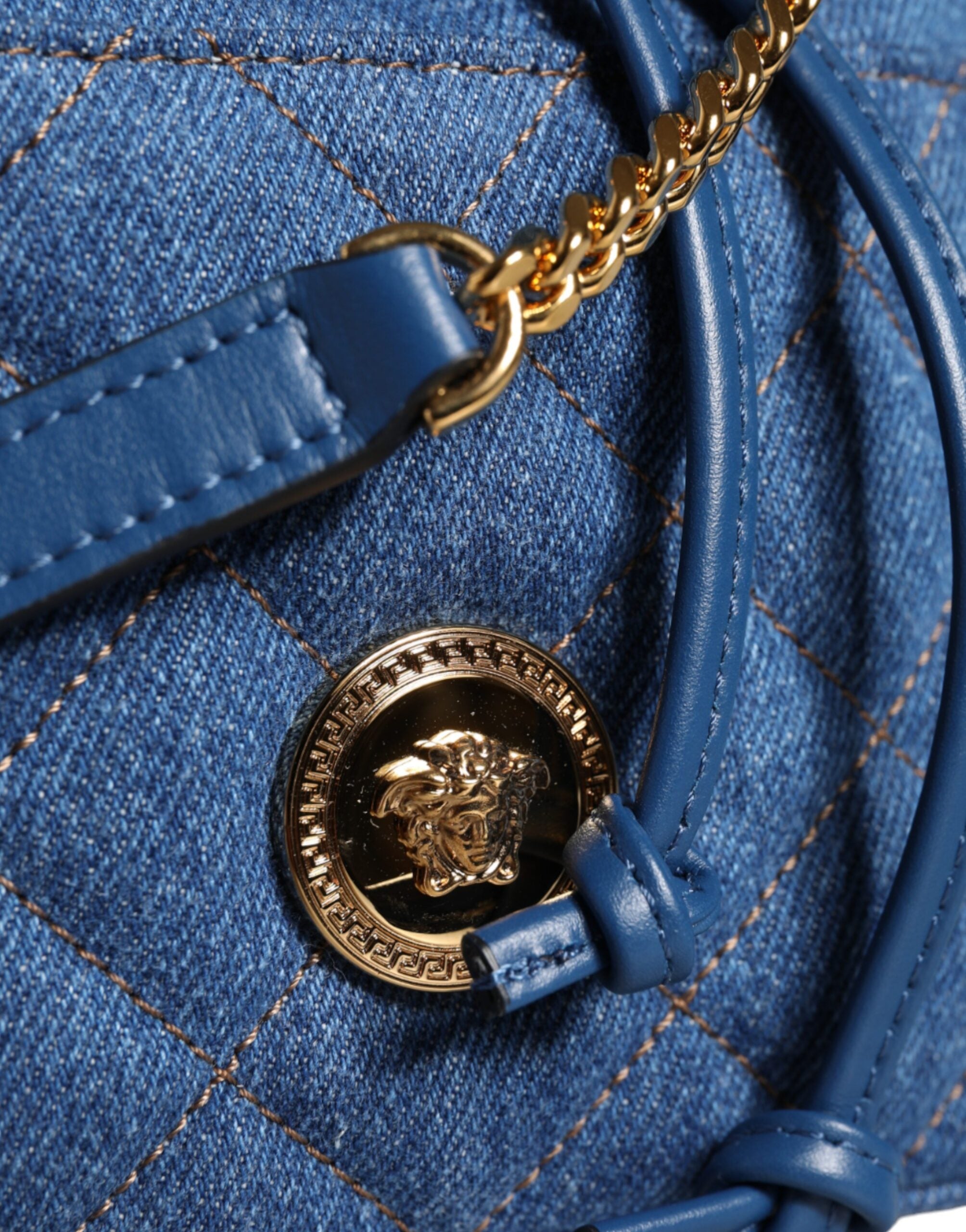 Versace Blue Quilted Denim Leather Crossbody Shoulder Bag - Luksuslaukut ja asusteet Versace - Tutustu YVES JAVANNI® 