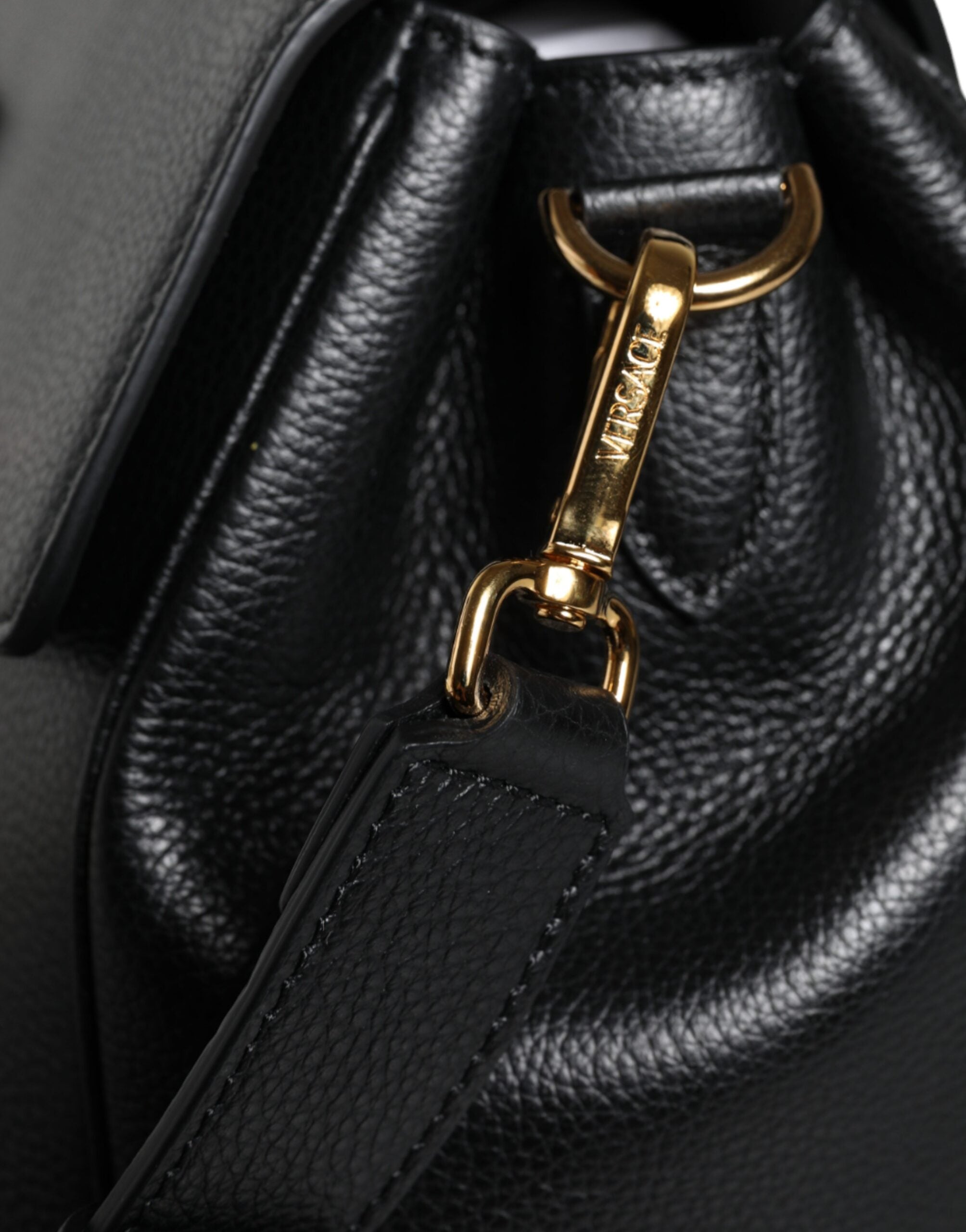 Versace Black Top Handle Grainy Calfskin Leather Crossbody Bag - Luksuslaukut ja asusteet Versace - Tutustu YVES JAVANNI® 