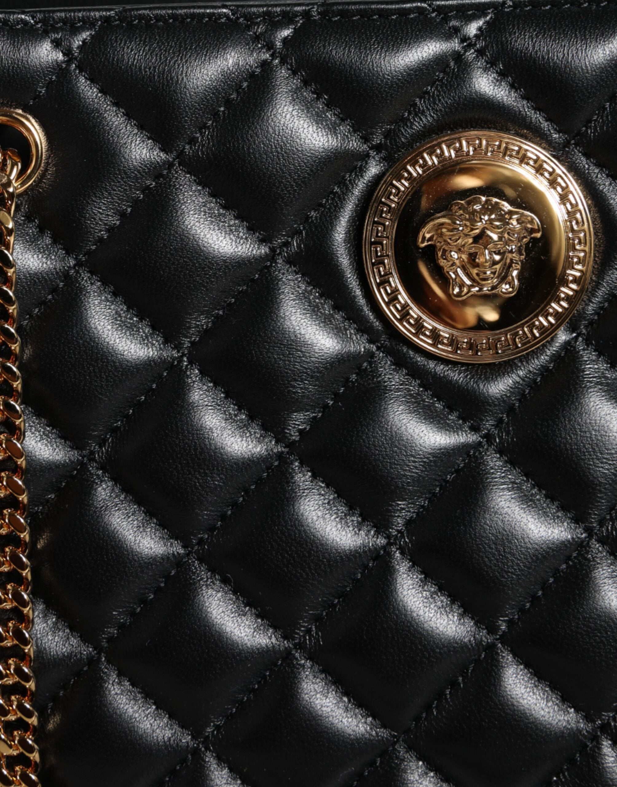 Versace Black Quilted Nappa Leather Shoulder Chain Strap Bag - Luksuslaukut ja asusteet Versace - Tutustu YVES JAVANNI® 