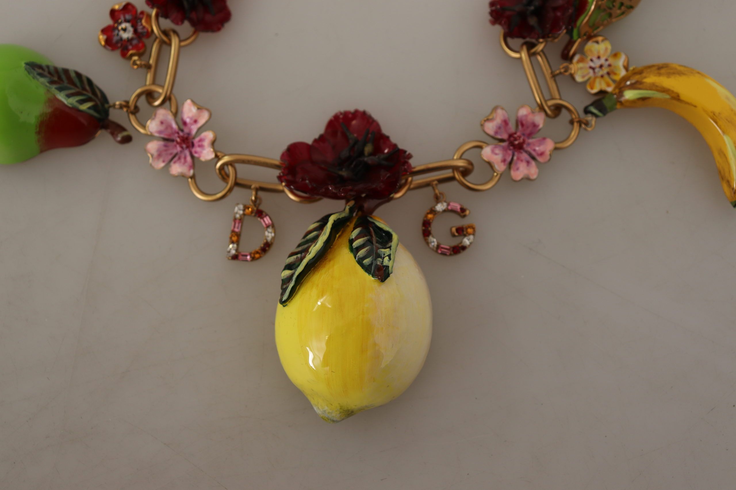 Dolce & Gabbana Chic Gold Statement Sicily Fruit Necklace - Luksusmuotia Dolce & Gabbana - Tutustu YVES JAVANNI® 