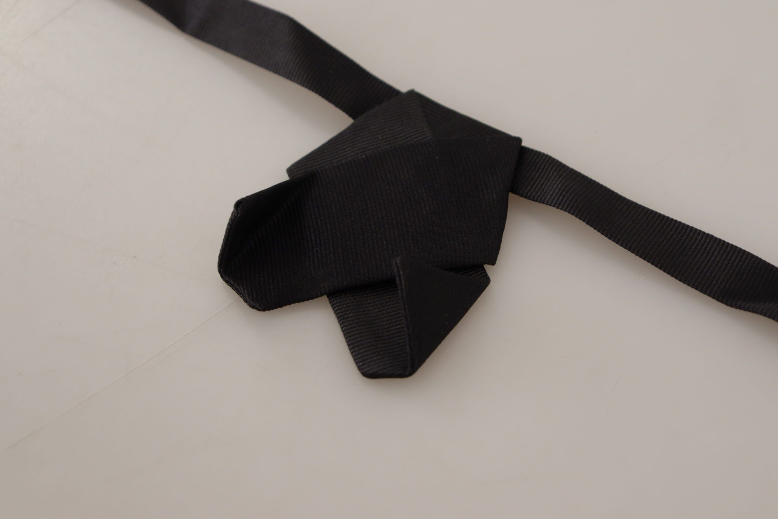 Dolce & Gabbana Elegant Black Silk Bow Tie - Luksusmuotia Dolce & Gabbana - Tutustu YVES JAVANNI® 