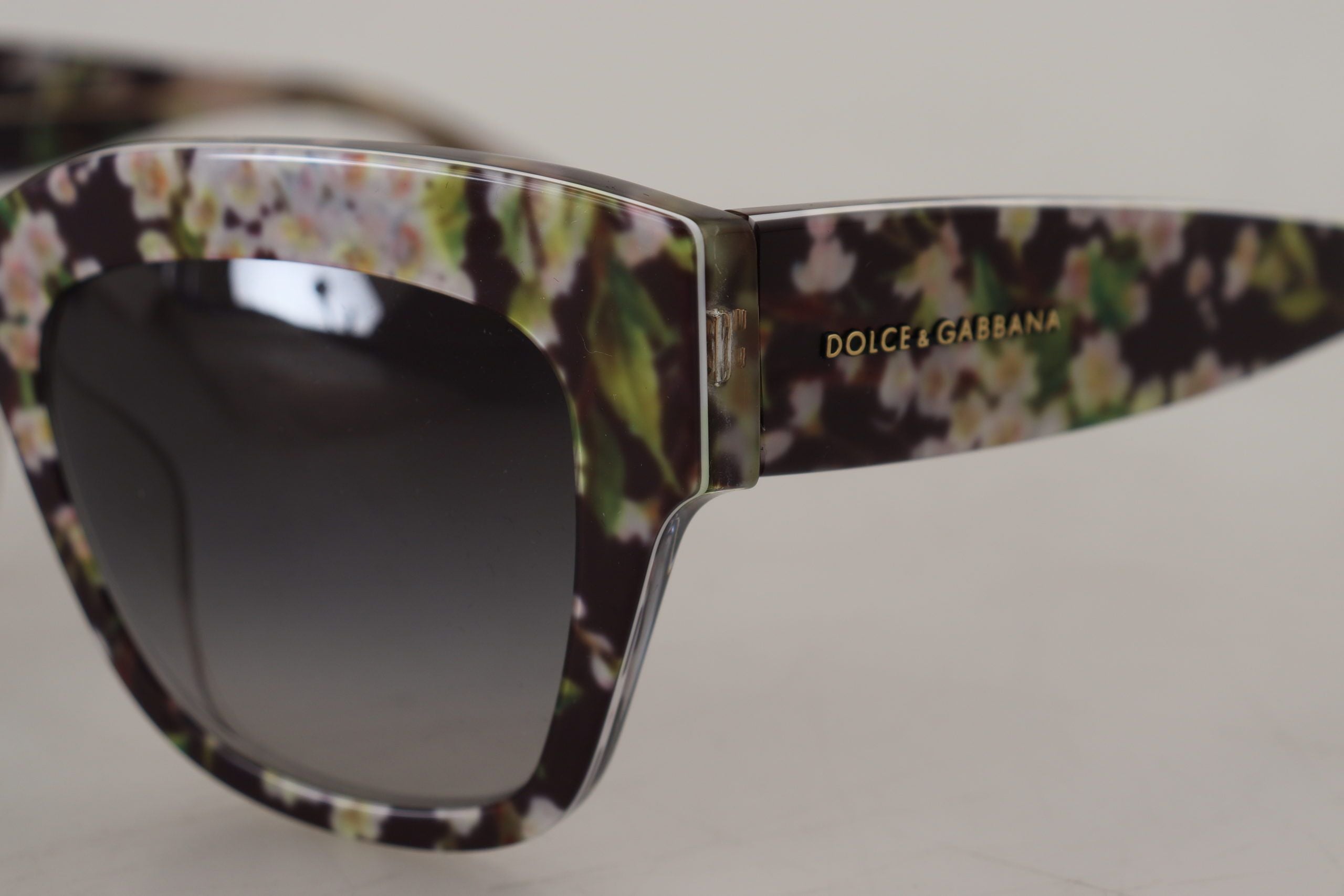 Dolce & Gabbana Elegant Multicolor Gradient Sunglasses - Luksusmuotia Dolce & Gabbana - Tutustu YVES JAVANNI® 