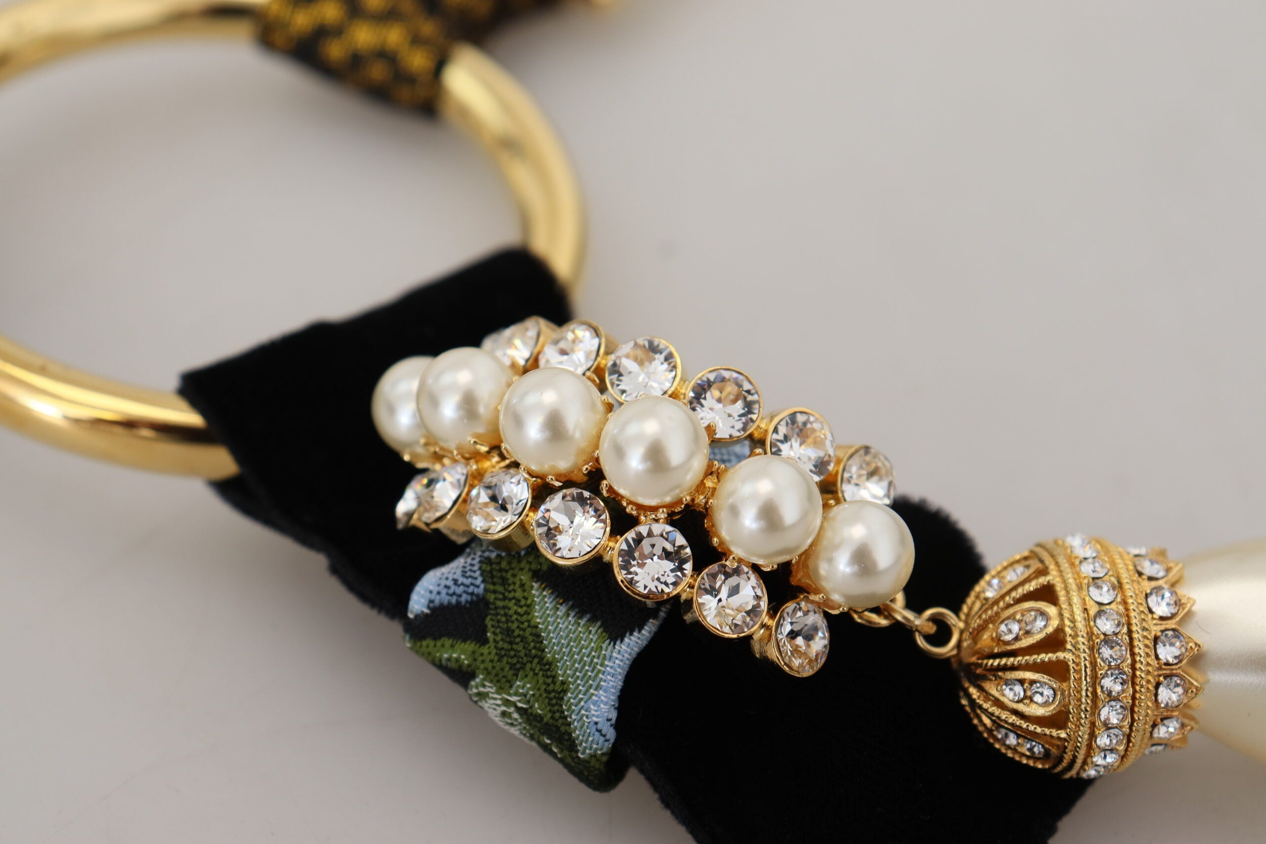 Dolce & Gabbana Elegant Gold Brass Pearl Statement Necklace - Luksusmuotia Dolce & Gabbana - Tutustu YVES JAVANNI® 