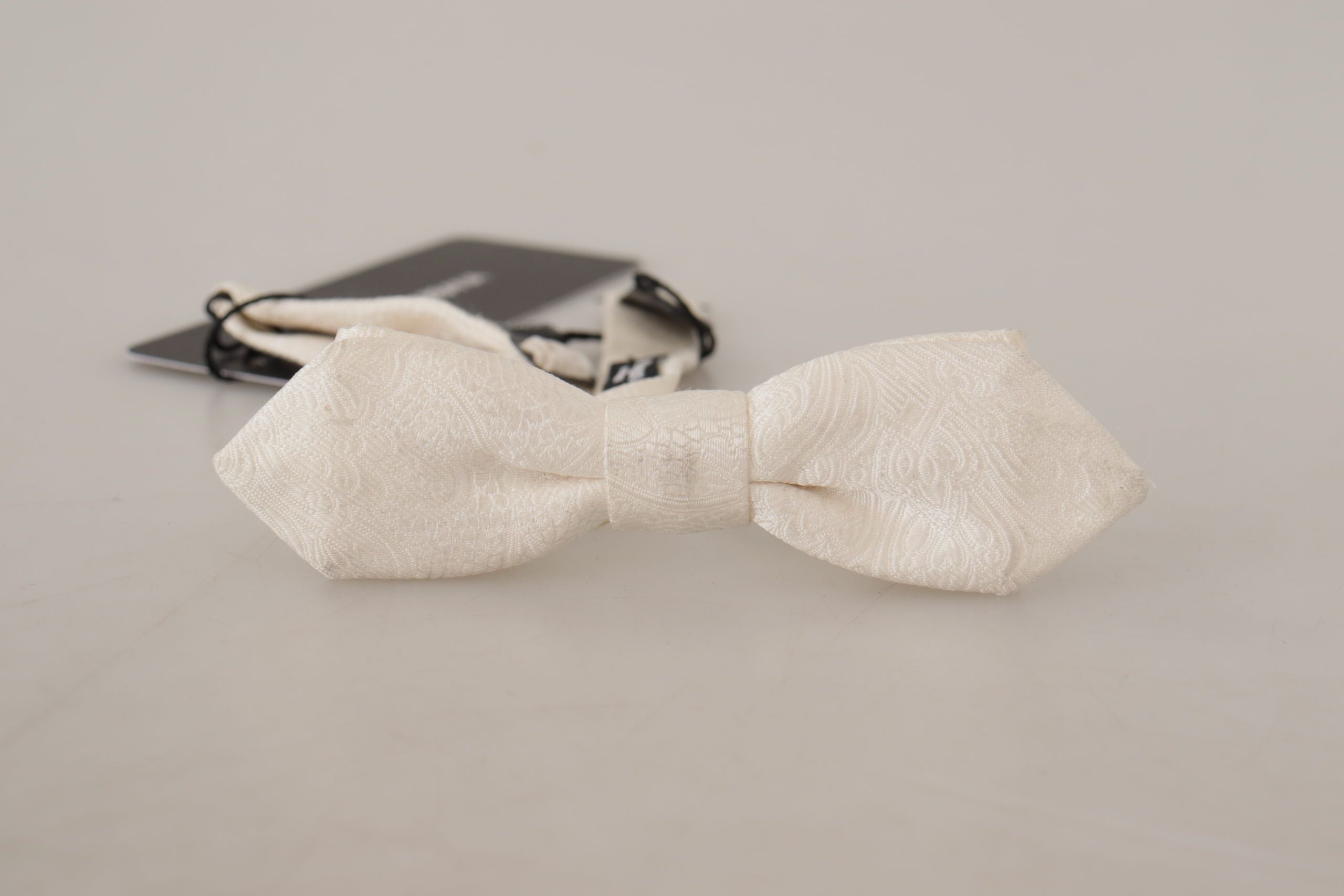 Dolce & Gabbana Elegant White Silk Bow Tie - Luksusmuotia Dolce & Gabbana - Tutustu YVES JAVANNI® 