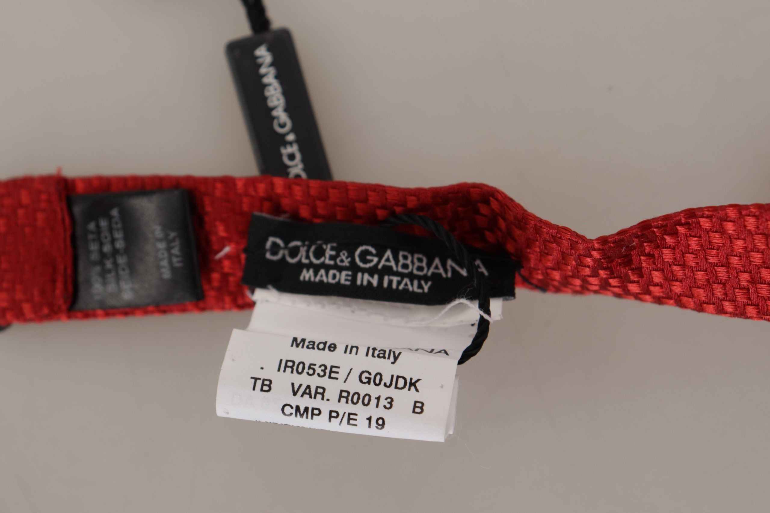 Dolce & Gabbana Elegant Red Silk Bow Tie - Luksusmuotia Dolce & Gabbana - Tutustu YVES JAVANNI® 