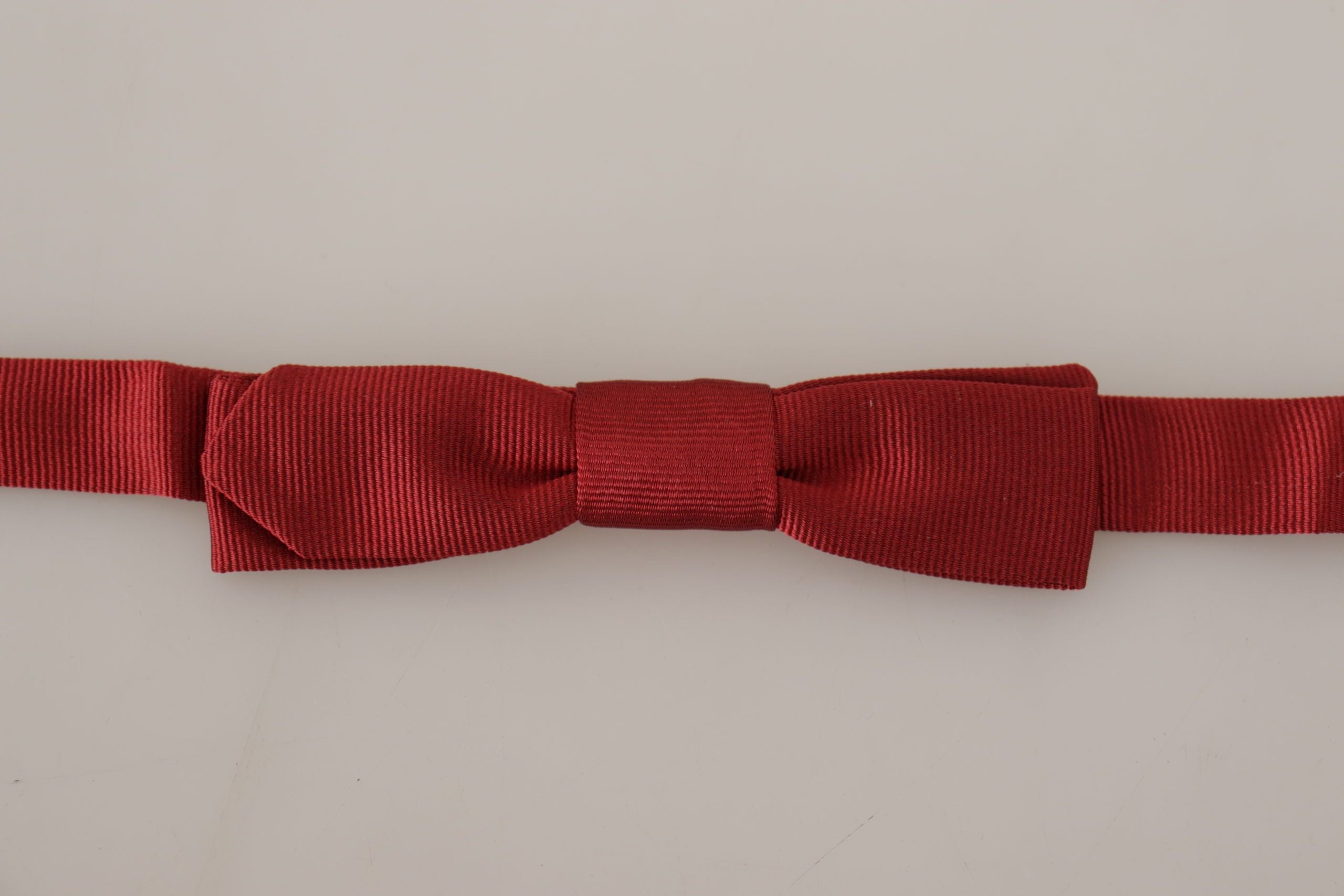 Dolce & Gabbana Elegant Red Silk Bow Tie - Luksusmuotia Dolce & Gabbana - Tutustu YVES JAVANNI® 