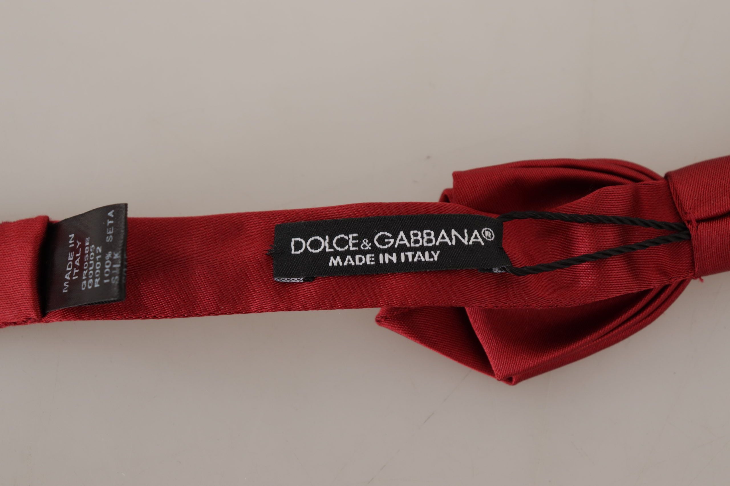 Dolce & Gabbana Elegant Red Silk Bow Tie - Luksusmuotia Dolce & Gabbana - Tutustu YVES JAVANNI® 