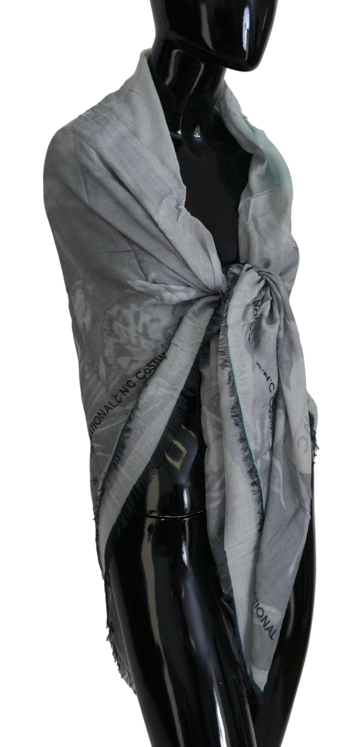 Costume National Chic Designer Grey Scarf with Fringes - Luksusmuotia Costume National - Tutustu YVES JAVANNI® 