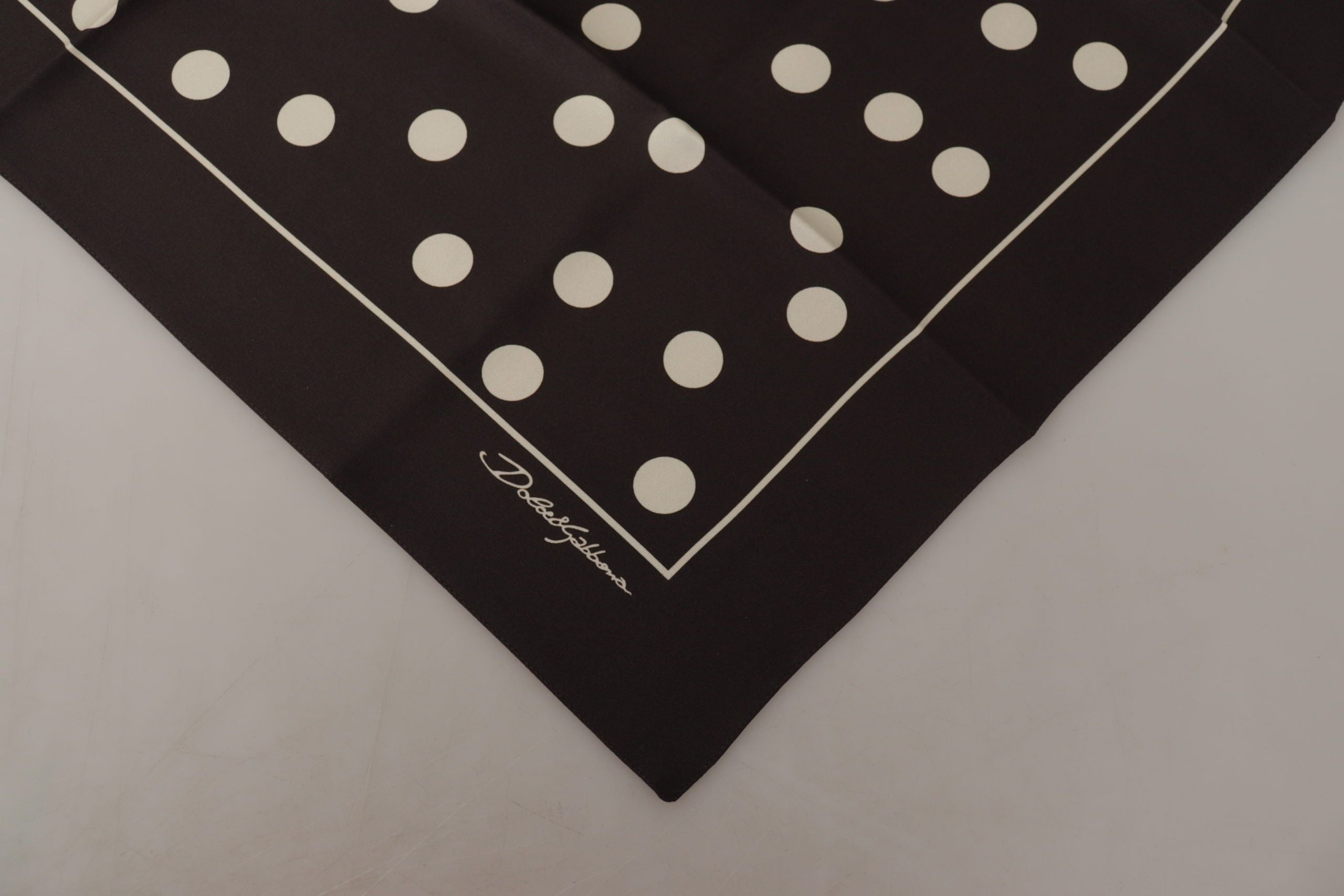 Dolce & Gabbana Elegant Silk Polka Dot Men's Scarf - Luksusmuotia Dolce & Gabbana - Tutustu YVES JAVANNI® 