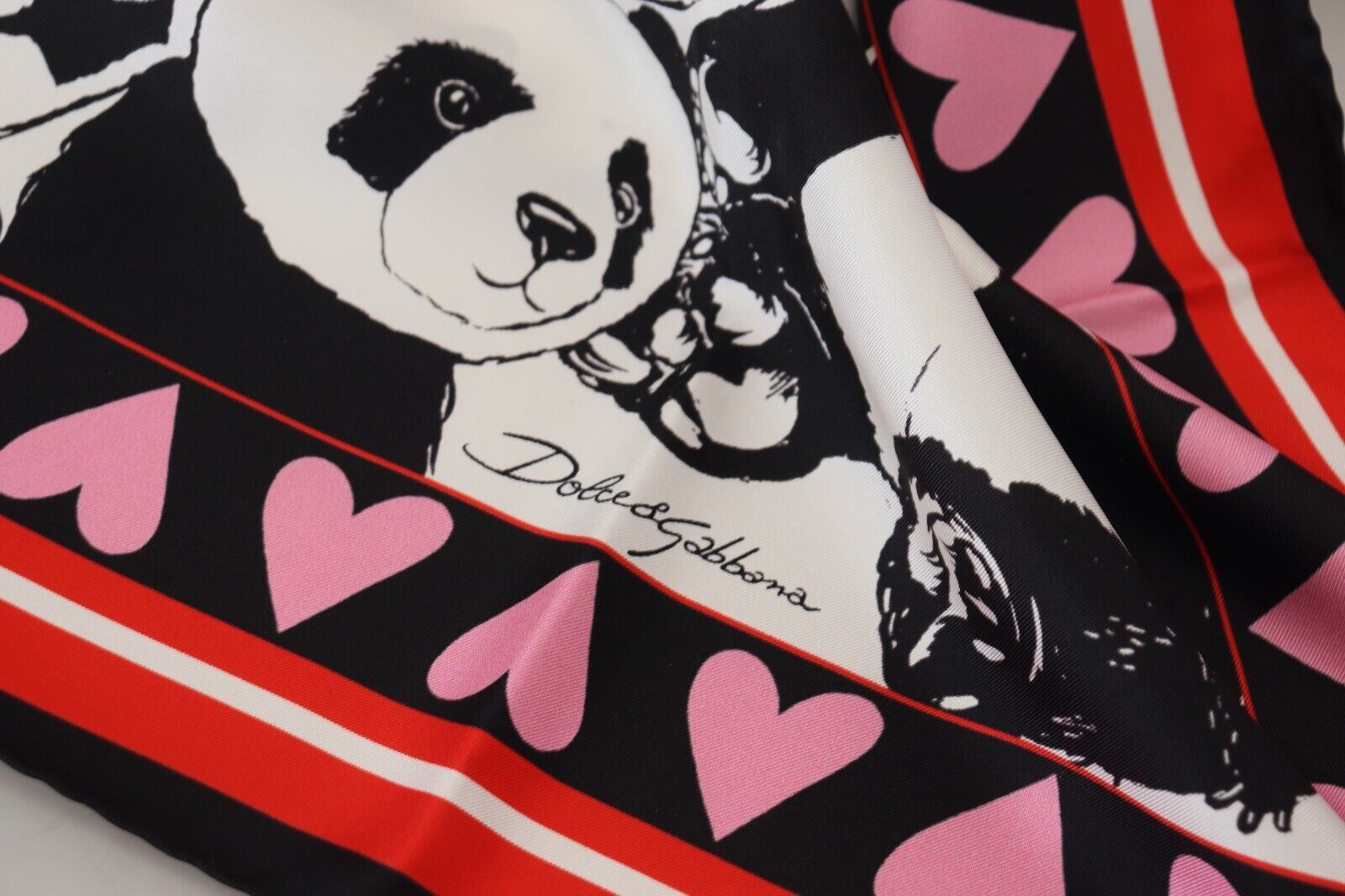 Dolce & Gabbana Elegant Panda Print Silk Scarf - Luksusmuotia Dolce & Gabbana - Tutustu YVES JAVANNI® 