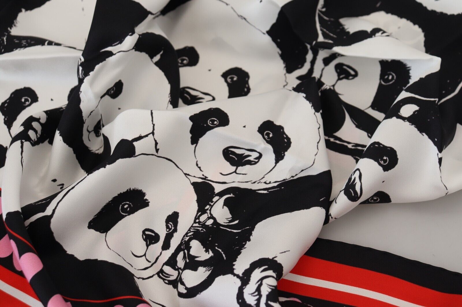 Dolce & Gabbana Elegant Panda Print Silk Scarf - Luksusmuotia Dolce & Gabbana - Tutustu YVES JAVANNI® 