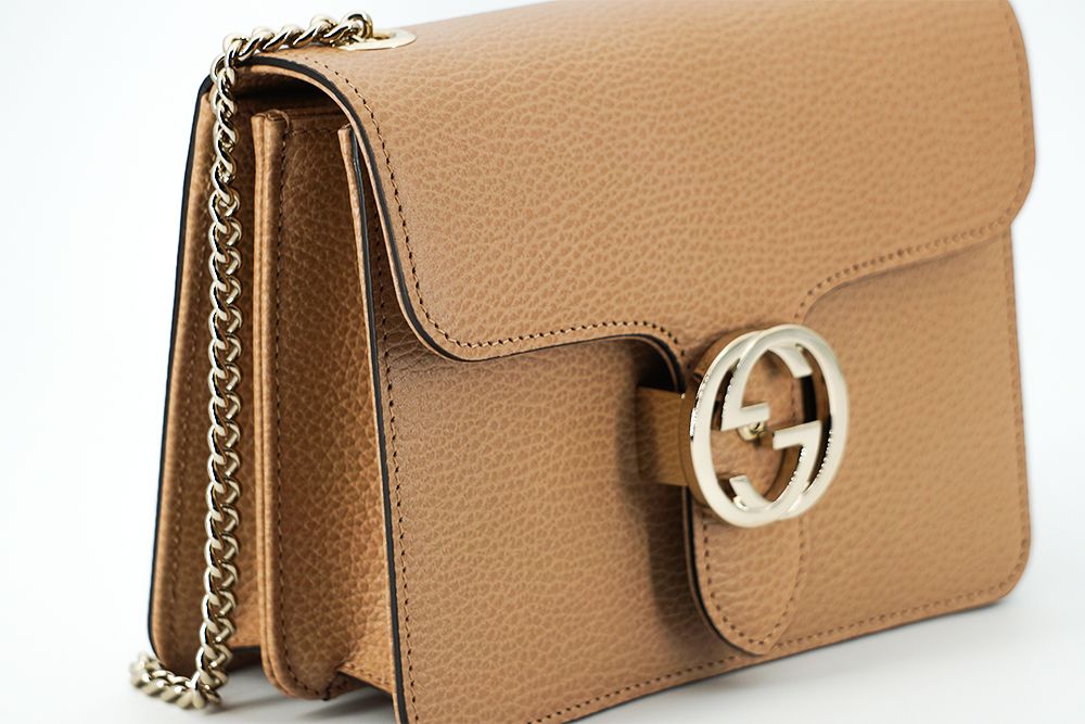 Gucci Elegant Beige Shoulder Bag with GG Snap - Luksusmuotia Gucci - Tutustu YVES JAVANNI® 