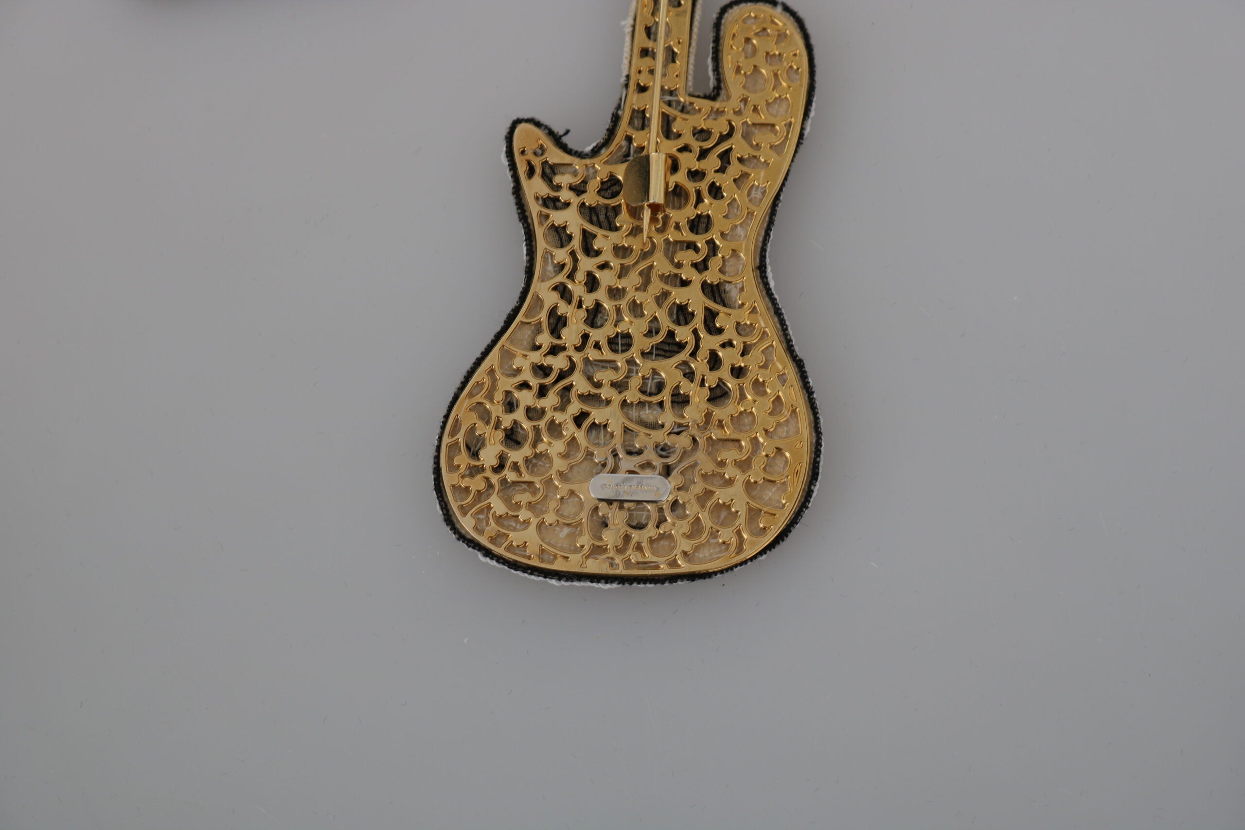 Dolce & Gabbana Gold Sequined Guitar Pin Brooch - Luksuslaukut ja asusteet Dolce & Gabbana - Tutustu YVES JAVANNI® 