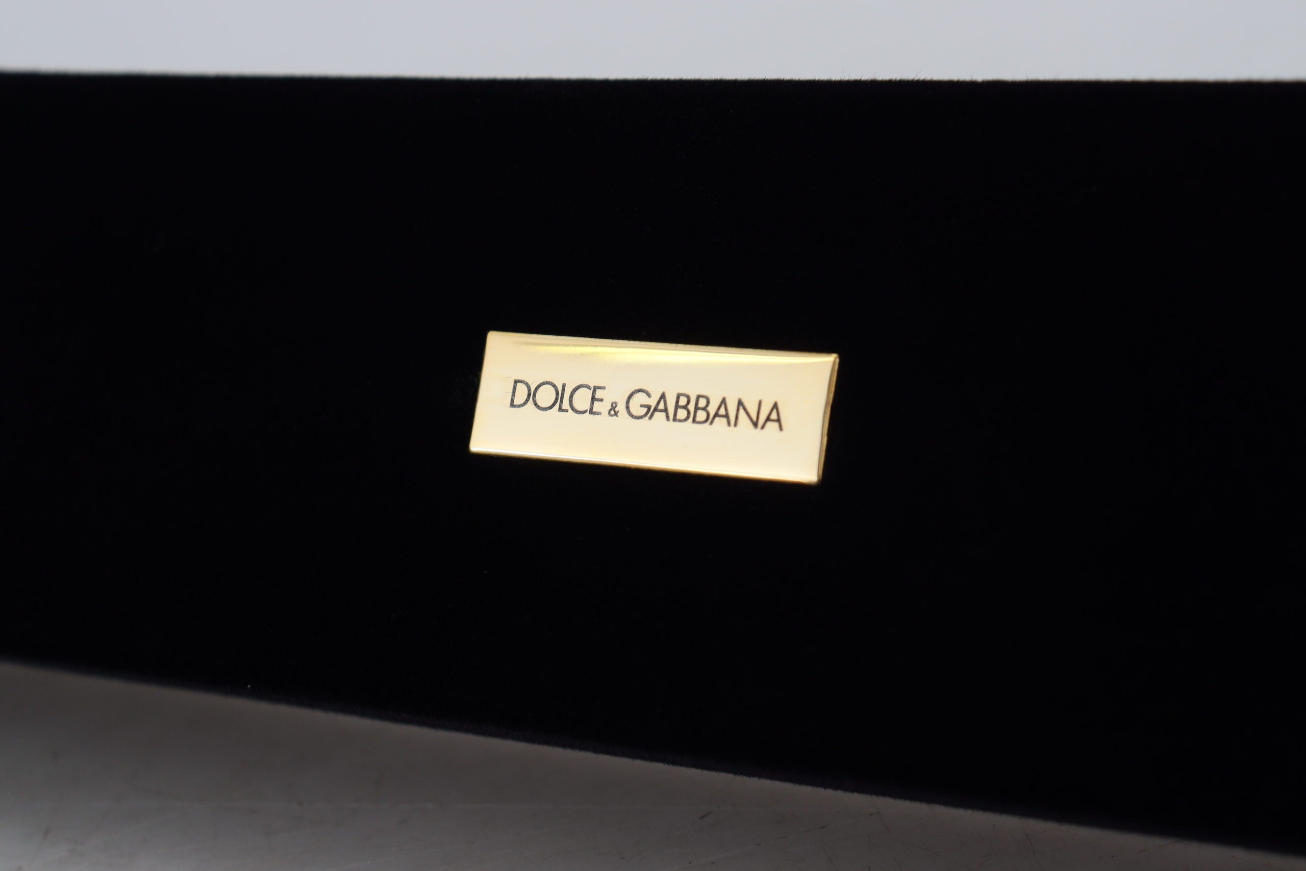 Dolce & Gabbana Elegant Velvet Jewelry Storage Box - Luksuslaukut ja asusteet Dolce & Gabbana - Tutustu YVES JAVANNI® 