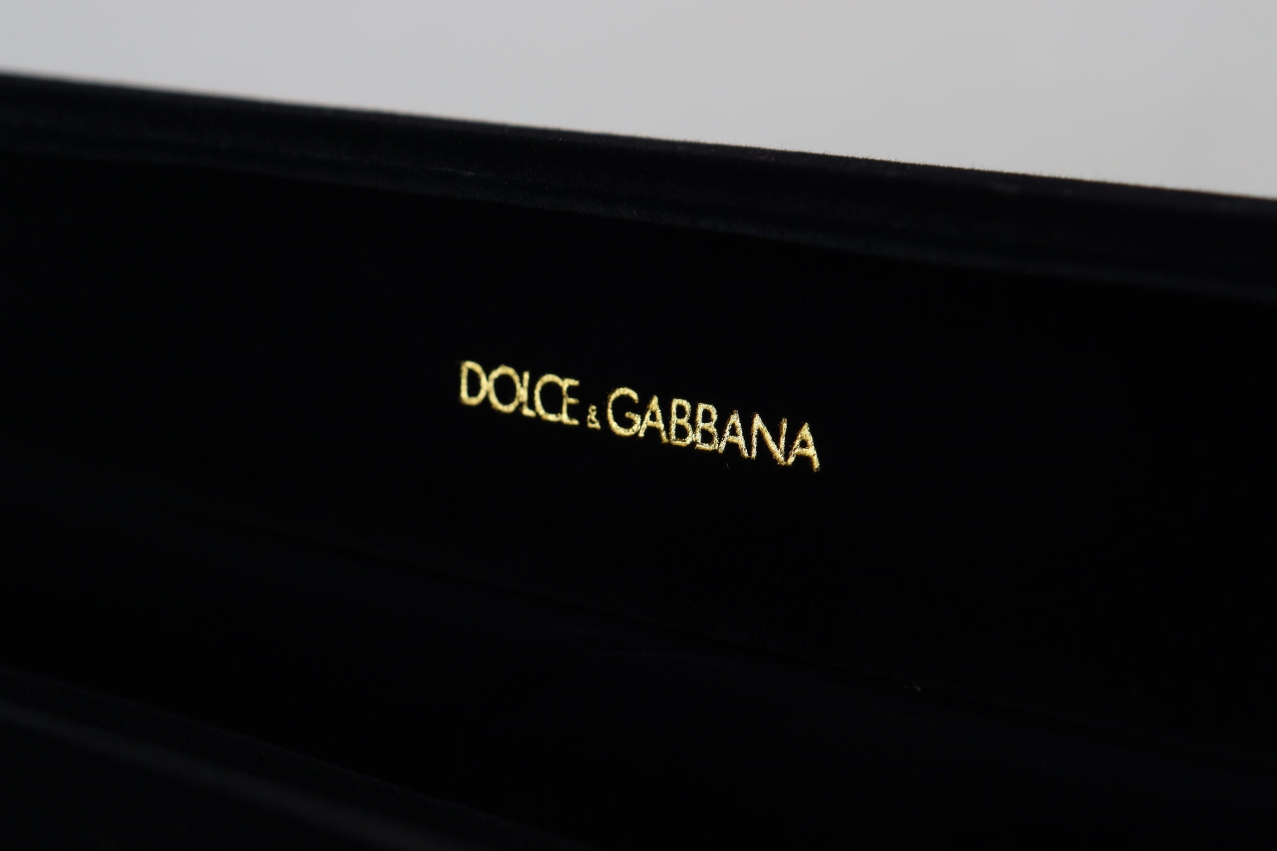 Dolce & Gabbana Elegant Velvet Jewelry Storage Box - Luksuslaukut ja asusteet Dolce & Gabbana - Tutustu YVES JAVANNI® 