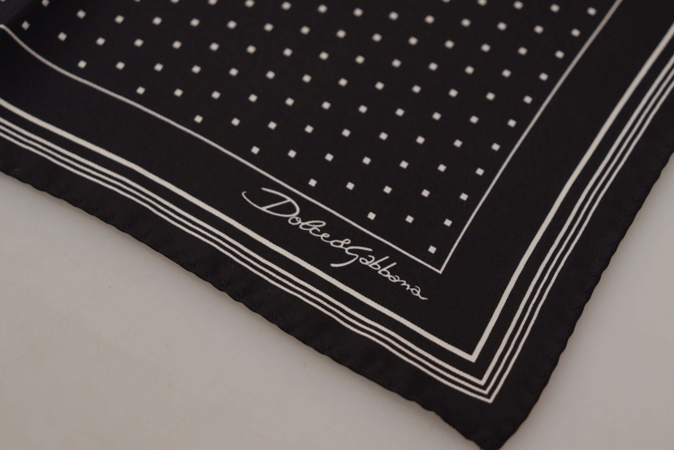 Dolce & Gabbana Elegant Black Silk Polka Dot Men's Scarf - Luksuslaukut ja asusteet Dolce & Gabbana - Tutustu YVES JAVANNI® 