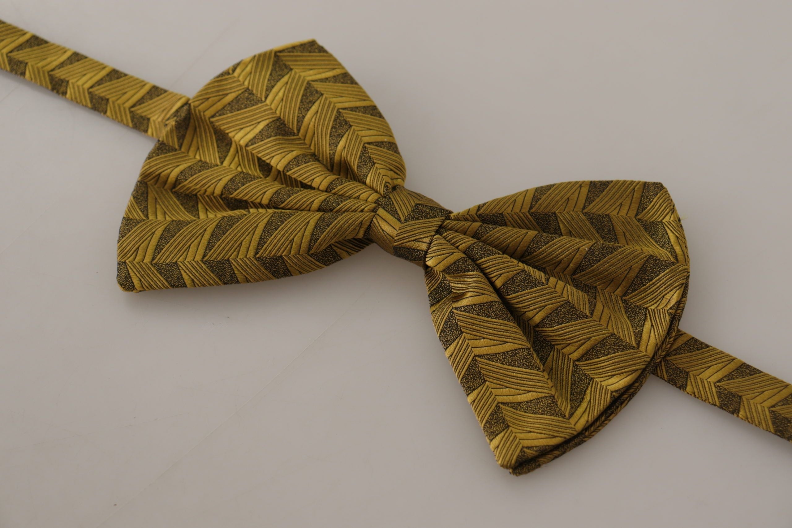 Dolce & Gabbana Elegant Gold Silk Bow Tie - Luksuslaukut ja asusteet Dolce & Gabbana - Tutustu YVES JAVANNI® 