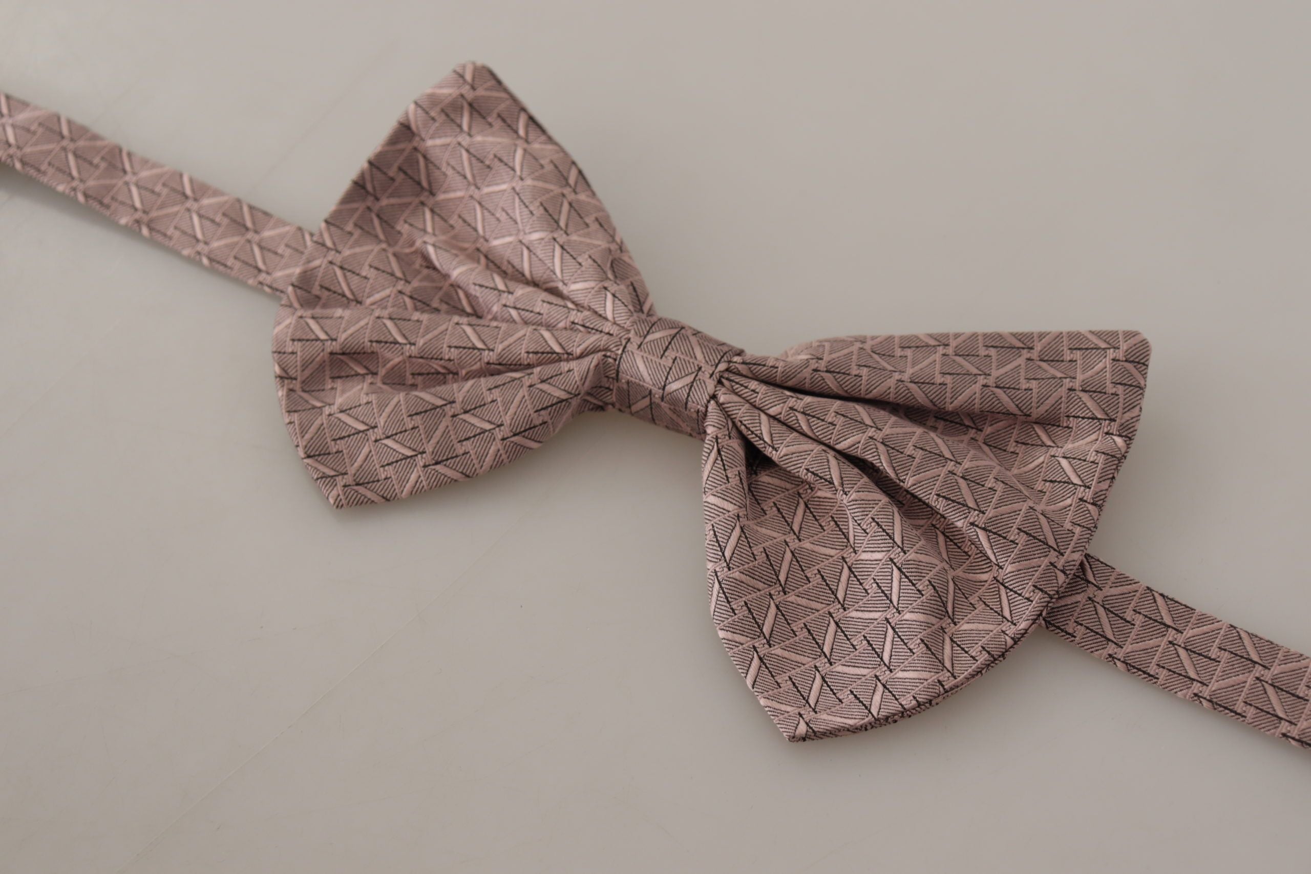 Dolce & Gabbana Elegant Silk Gray Bow Tie - Men's Formalwear - Luksuslaukut ja asusteet Dolce & Gabbana - Tutustu YVES JAVANNI® 